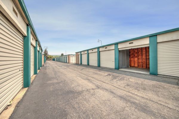 Livermore Self Storage - 5921 Southfront Road