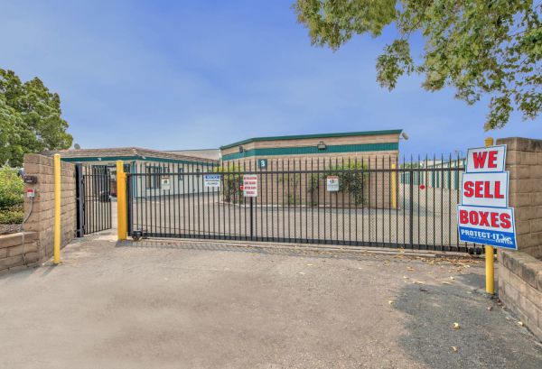 Livermore Self Storage - 5921 Southfront Road