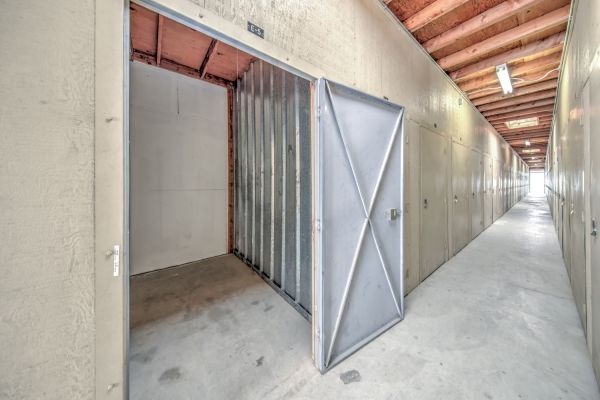 Livermore Self Storage - 5921 Southfront Road
