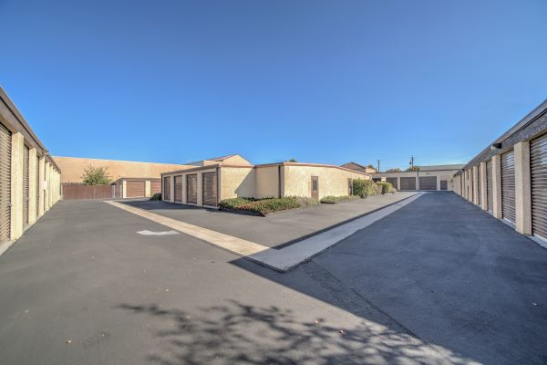 Fort Locks Self Storage - 1088 Huston St