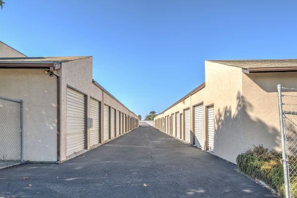 Fort Locks Self Storage - 1088 Huston St