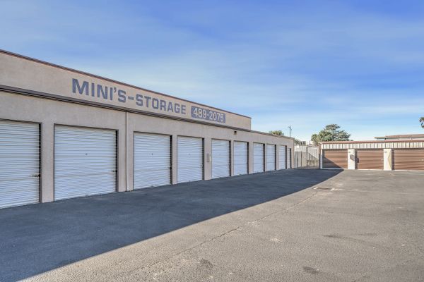 Fort Locks Self Storage - 1088 Huston St
