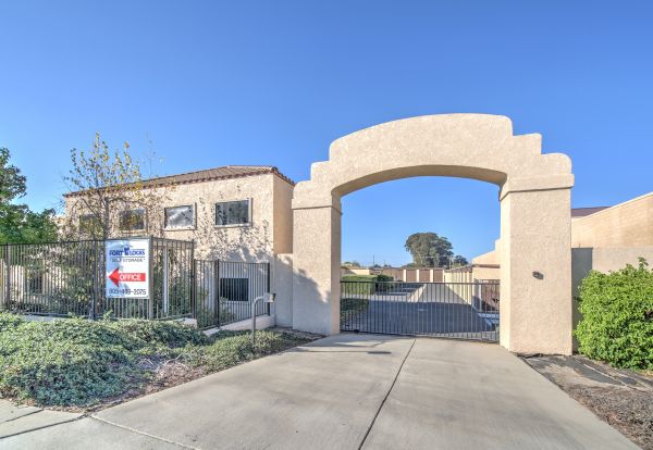 Fort Locks Self Storage - 1088 Huston St