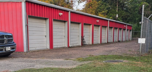 Diboll Self Storage - 303 North Hendrick Avenue