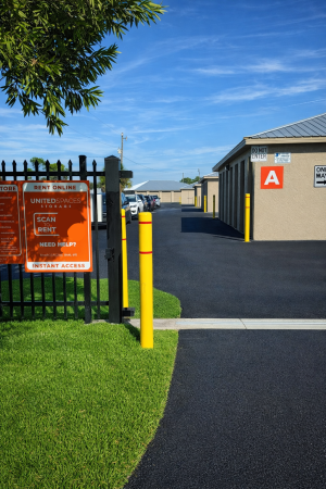 United Spaces Storage - Lehigh acres - 302 Lee Boulevard