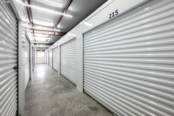 Easy Self Storage - 2204 McFarland Avenue