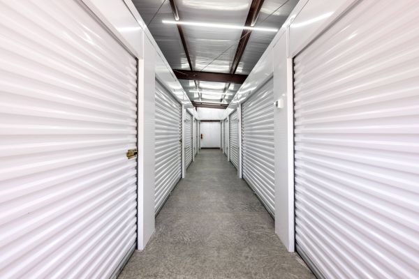 Easy Self Storage - 2204 McFarland Avenue