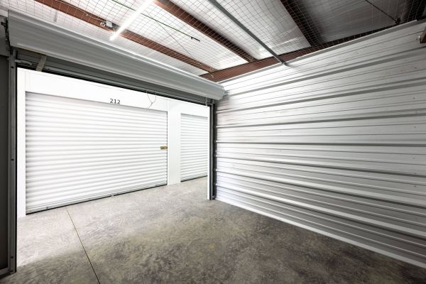 Easy Self Storage - 2204 McFarland Avenue