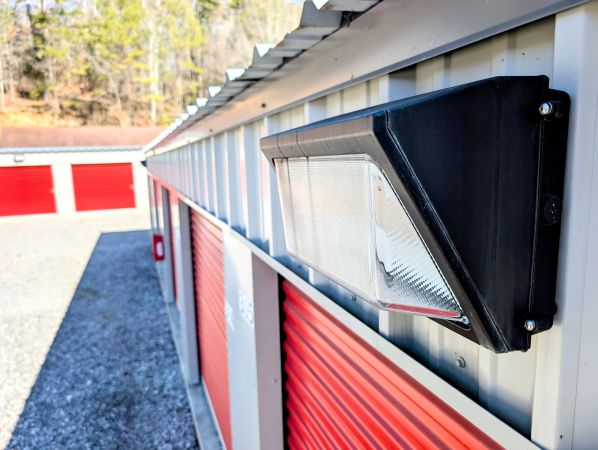 Easy Self Storage - 2204 McFarland Avenue