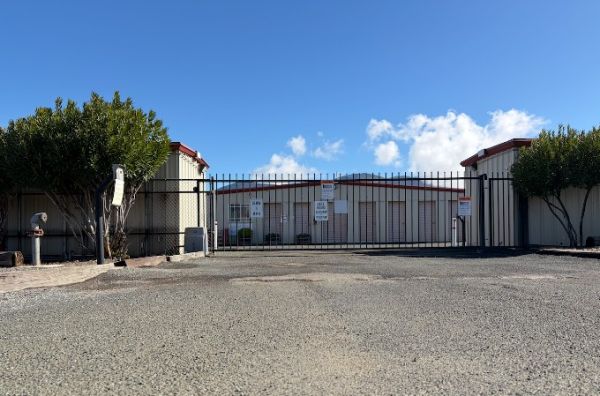 TnT Self Storage - 3562 Big Valley Road