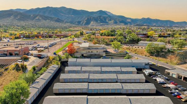 8th Street Storage - 865 West Moreno Avenue