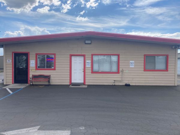 Big E Self Storage - 4201 Newton Road