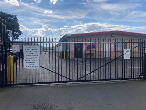 Big E Self Storage - 4201 Newton Road