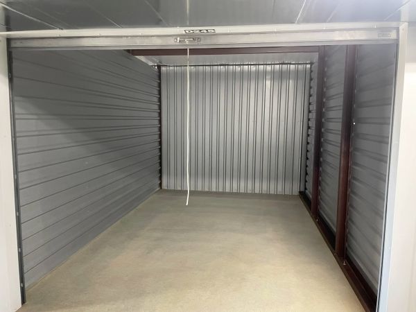 J Hand Storage Solutions - 2122 Flowood Drive
