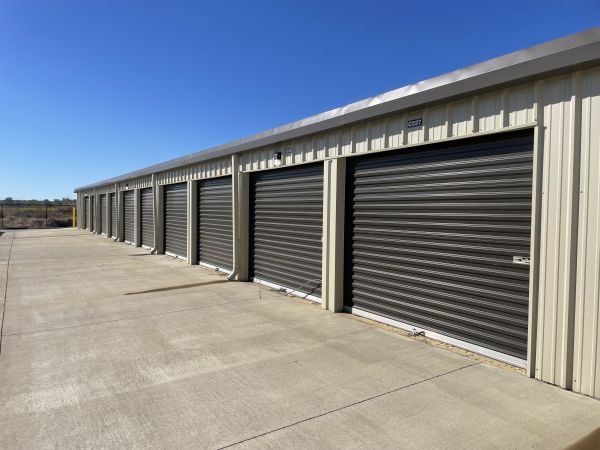 J Hand Storage Solutions - 2122 Flowood Drive