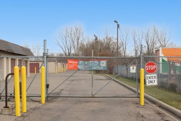 Public Storage - Burton - G3425 S Saginaw St - G3425 S Saginaw St