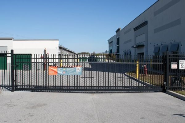 Public Storage - Spring Hill - 10437 County Line Rd - 10437 County Line Rd
