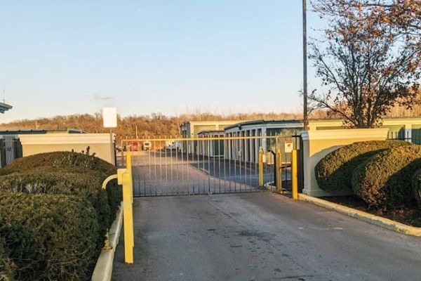 Public Storage - Kansas City - 13824 Blue Pkwy - 13824 Blue Pkwy