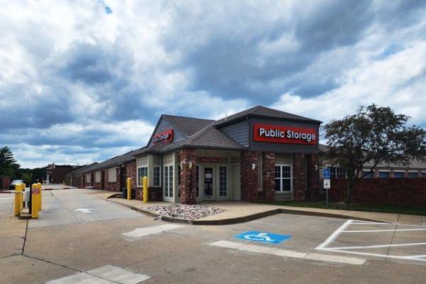 Public Storage - Lenexa - 13300 College Blvd - 13300 College Blvd