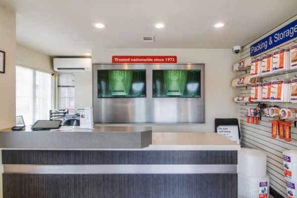 Public Storage - Dallas - 8600 Spring Valley Rd - 8600 Spring Valley Rd