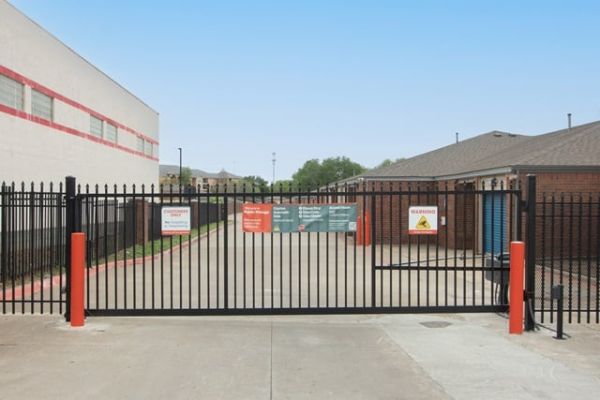 Public Storage - Dallas - 8600 Spring Valley Rd - 8600 Spring Valley Rd