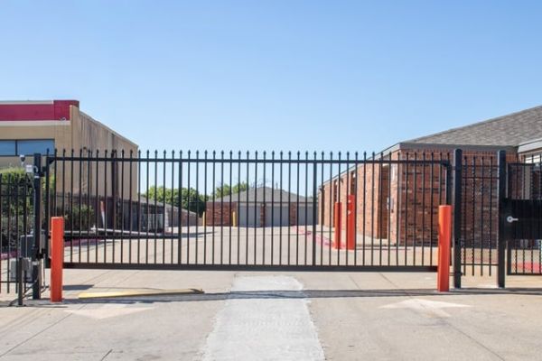 Public Storage - Irving - 3417 N Beltline Rd - 3417 N Beltline Rd
