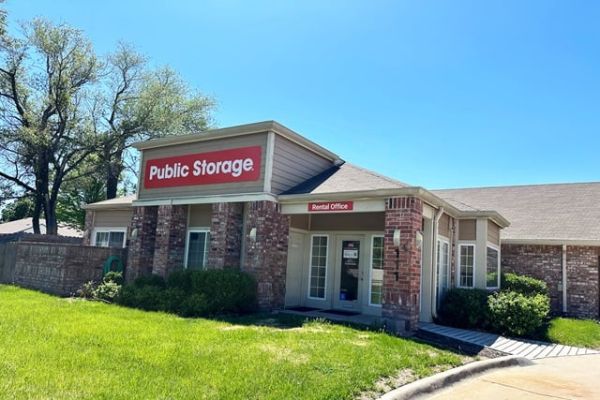 Public Storage - Wichita - 111 N Maize Rd - 111 N Maize Rd