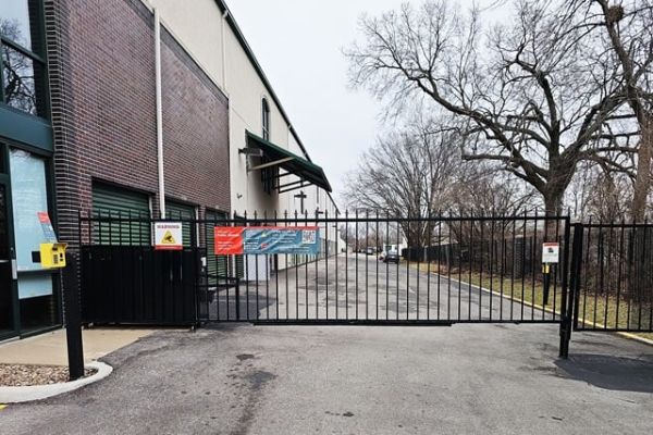 Public Storage - Olathe - 11675 S Strang Line Rd - 11675 S Strang Line Rd