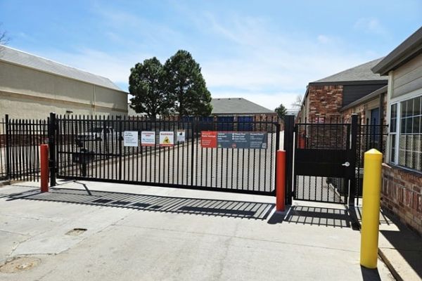 Public Storage - Colorado Springs - 121 E Old Broadmoor Rd - 121 E Old Broadmoor Rd