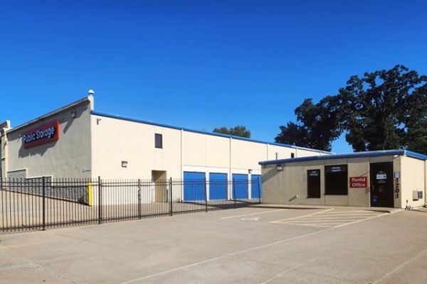 Public Storage - Kansas City - 1201 N 130th St - 1201 N 130th St