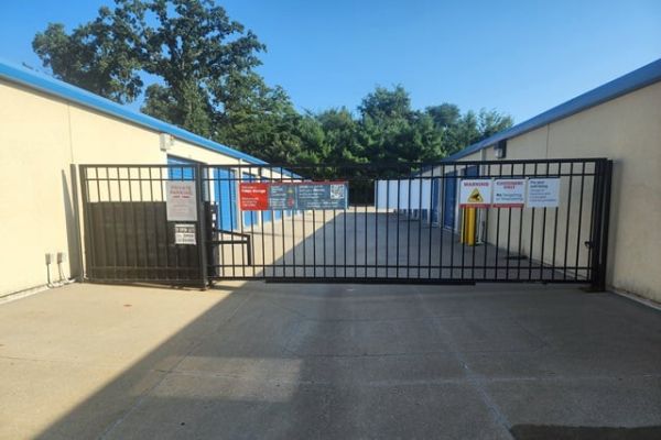 Public Storage - Kansas City - 1201 N 130th St - 1201 N 130th St