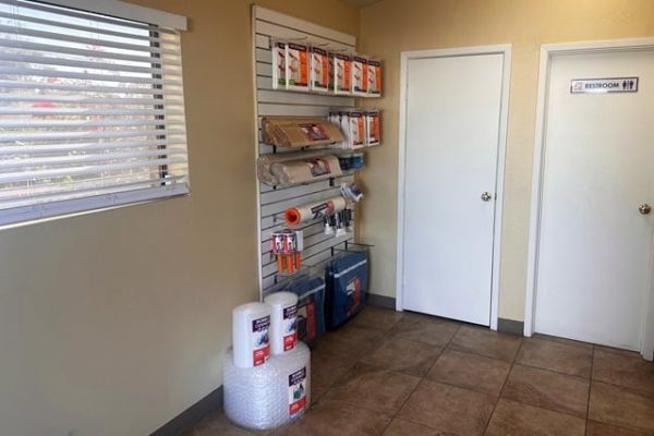 Public Storage - Glendale - 7118 N 67th Ave - 7118 N 67th Ave