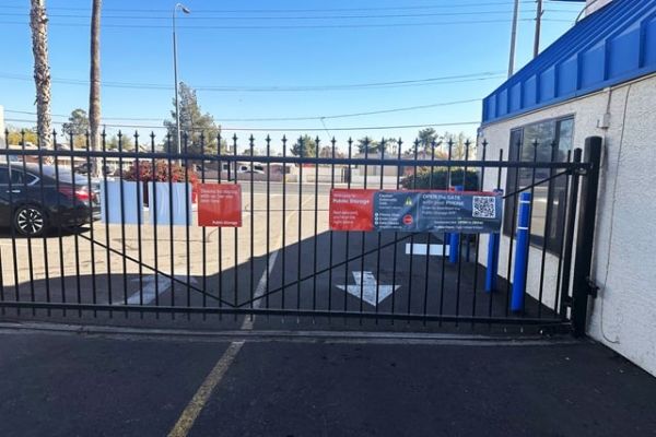 Public Storage - Glendale - 7118 N 67th Ave - 7118 N 67th Ave