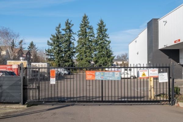 Public Storage - Portland - 8085 SE 82nd Ave - 8085 SE 82nd Ave