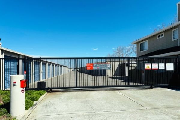 Public Storage - Pleasanton - 3555 Stanley Blvd - 3555 Stanley Blvd