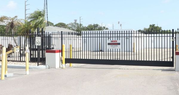 iStorage - 7005 - 17th Street - 2590 17th Street
