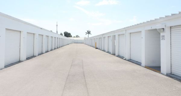 iStorage - 7005 - 17th Street - 2590 17th Street