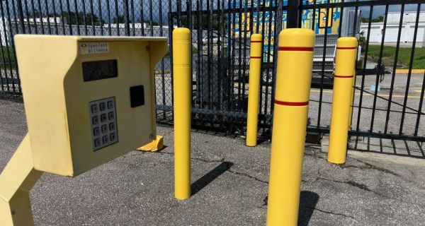 iStorage - 7007 - 32nd Street - 4305 32nd Street West