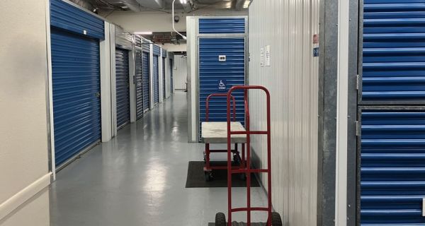 iStorage - 7007 - 32nd Street - 4305 32nd Street West