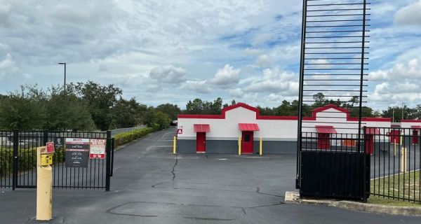iStorage - 8352 - Spring Hill FL - 4867 Commercial Way