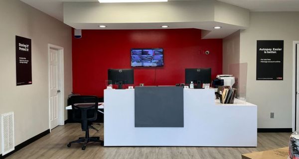 iStorage - 8352 - Spring Hill FL - 4867 Commercial Way