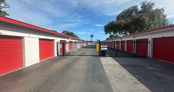iStorage - 8355 - Tampa - 4120 E 10th Ave
