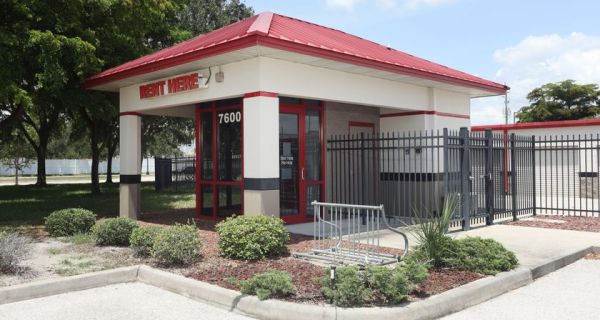 iStorage - 7101 - Fruitville Rd - 7600 Claxstrauss Drive
