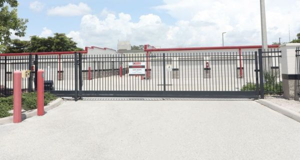 iStorage - 7101 - Fruitville Rd - 7600 Claxstrauss Drive