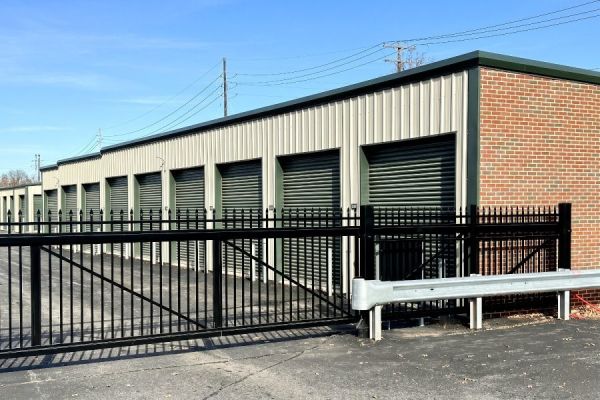 Pope Storage - 570 Pangborn Boulevard