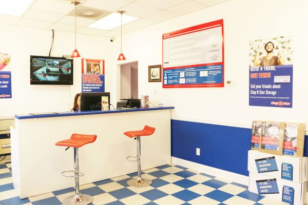 Stop N Stor Hinesville (General Screven) - 245 W General Screven Way