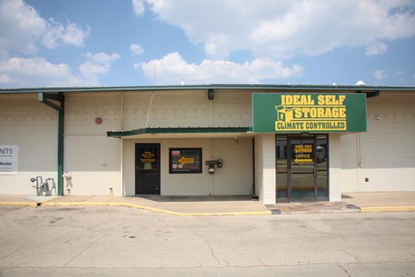Ideal Storage - Industrial - 225 North Industrial Drive