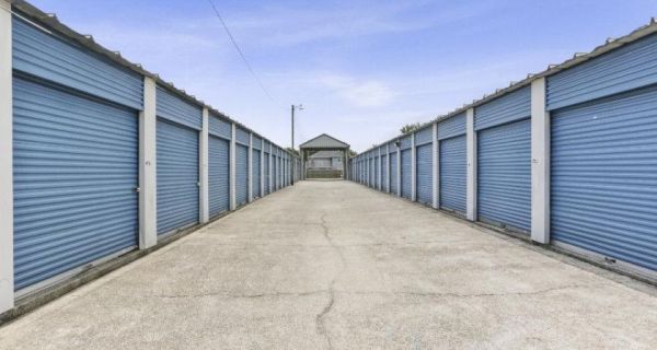 Southern Self Storage - 3525 East Slidell - 2355 Gause Boulevard East