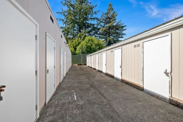 Monte Mini Storage - 421 Fleet Street South