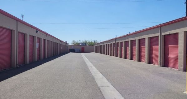 SecurCare - 0324 - Bakersfield CA - 3301 Truxtun Avenue